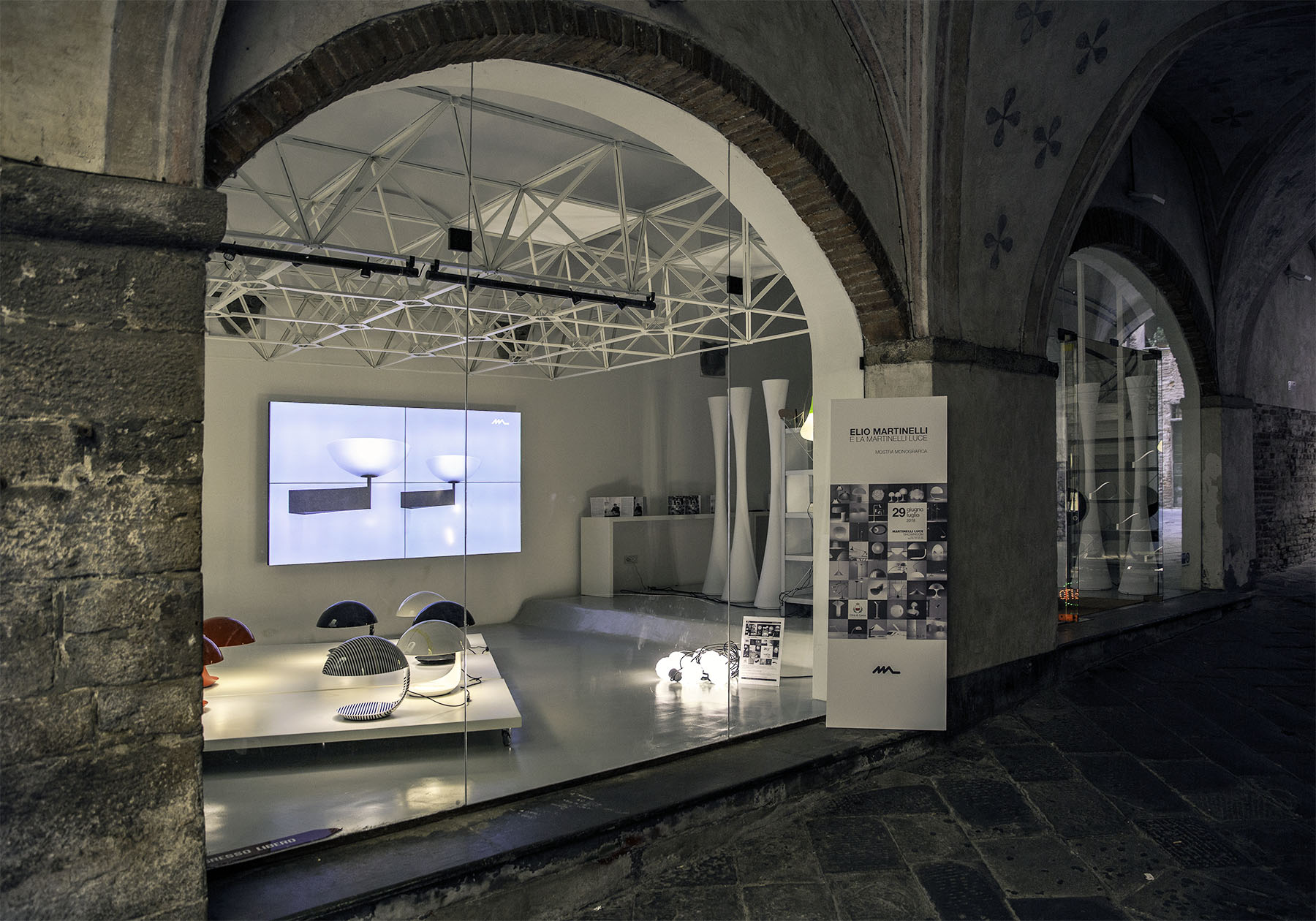 La mostra dedicata a Elio Martinelli si sposta da Milano a Lucca